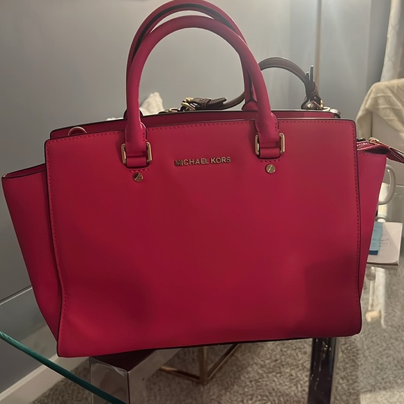 Michael Kors purses in great condition! - Picture 9 of 10